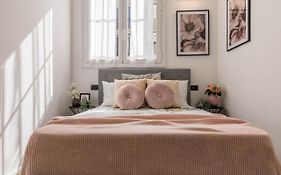 Central & Cozy Apartment In Milan Via Disciplini